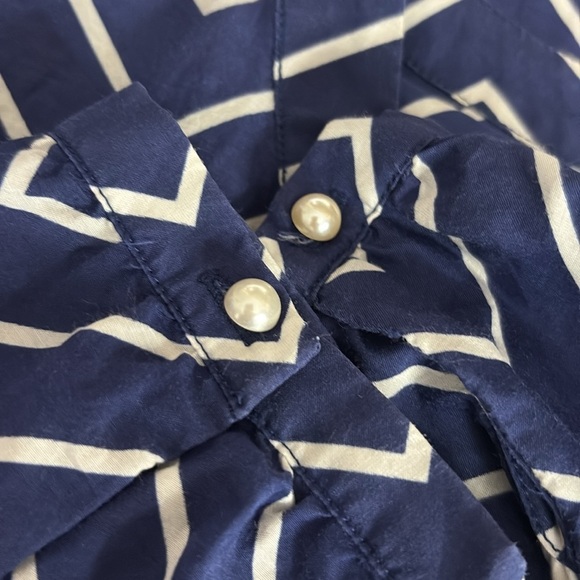 Elizabeth McKay Silk & Cotton Split Neck Long Sleeve Chevron on Navy Blouse - 6 - Picture 6 of 9